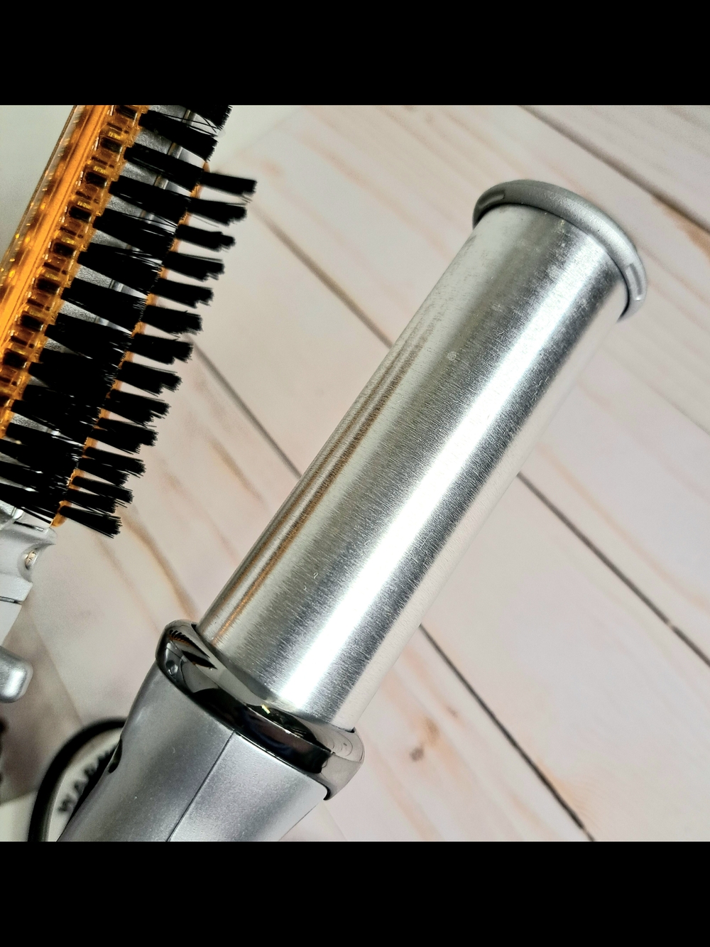 InStyler Rotating Hot Iron and Styling Brush - Picture 9 of 9